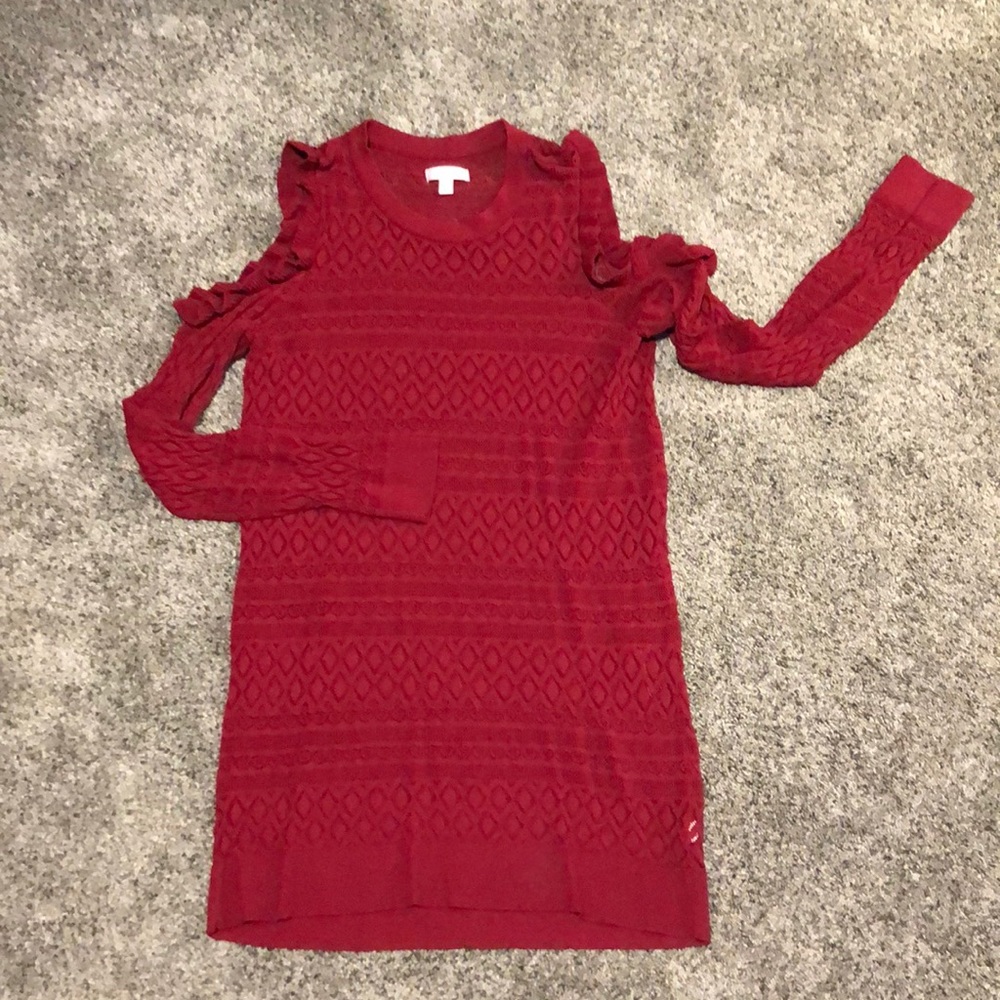 Cold shoulder, tunic style lace shirt